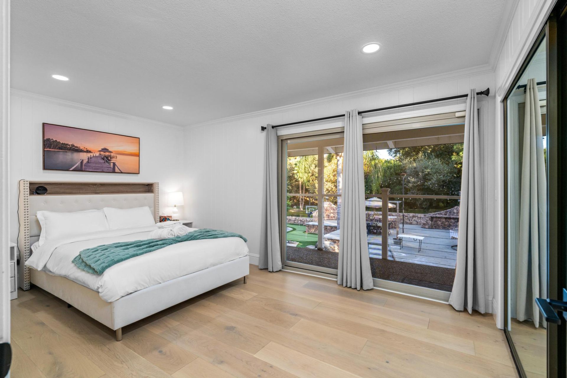 King bedroom with sliding doors to pool deck