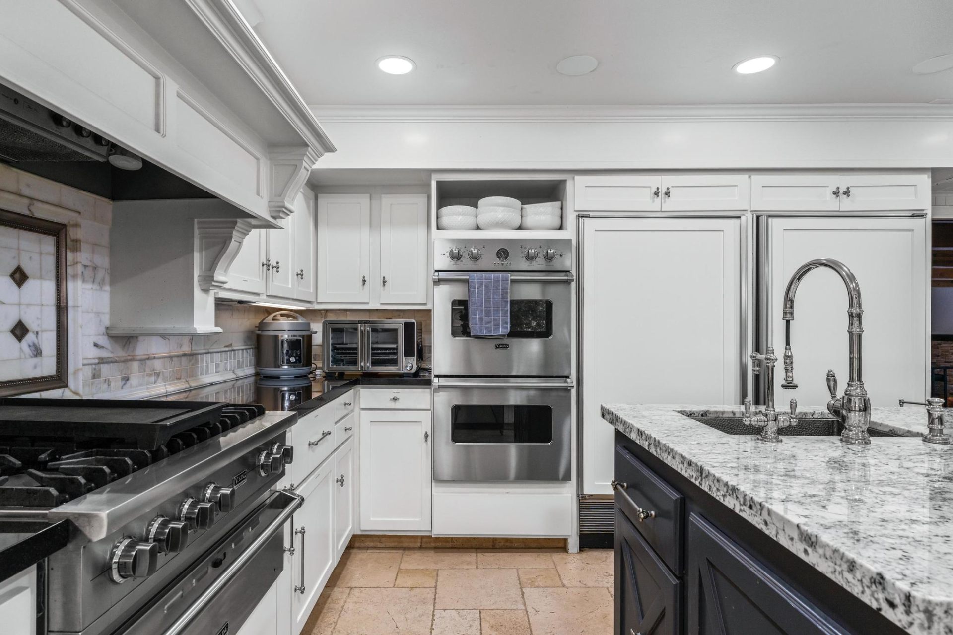 Viking range and double ovens